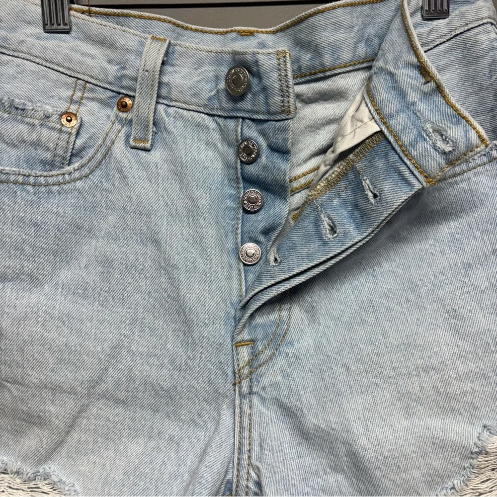 ✨ Levi’s 501 High-Rise Cut-Off Denim Shorts – Size 26 - Picture 6 of 12
